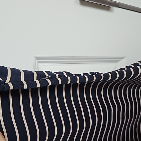 Iris Body Contour Dress With Stripes in Women's Size Large EUC - Picture 3 of 6